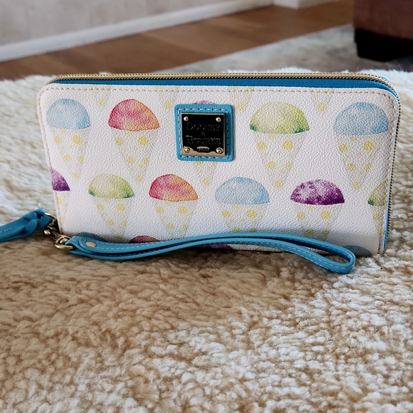 NWT Dooney & Bourke Snow Cone Large Zip Around Wallet/Wristlet ❄️ - Picture 2 of 16